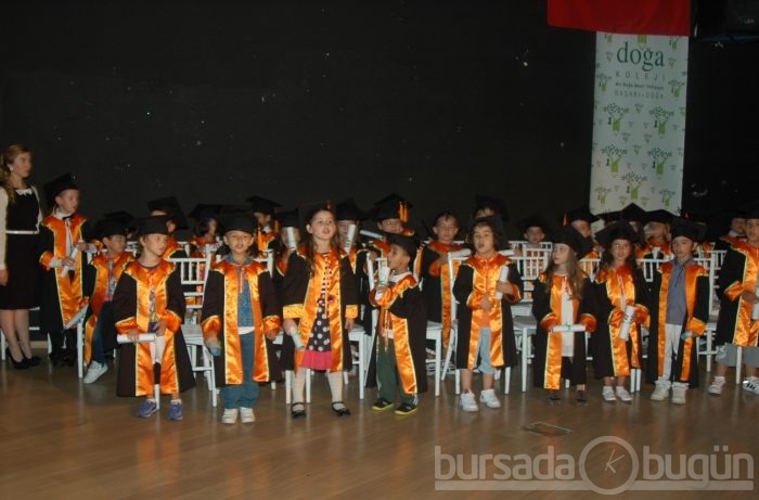 Minikler kep giydi