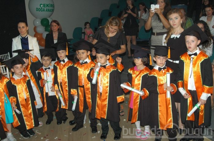 Minikler kep giydi