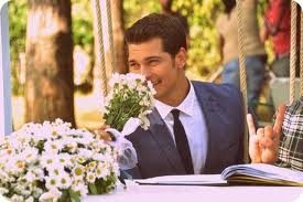 Çağatay Ulusoy havuz partisinde!
