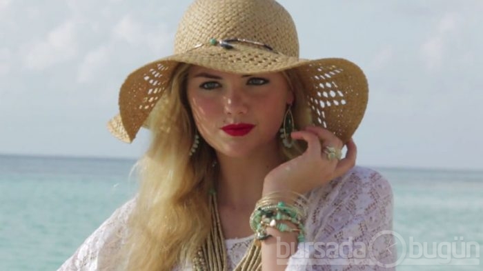Kate Upton'dan hayranlarına çıplak poz! 