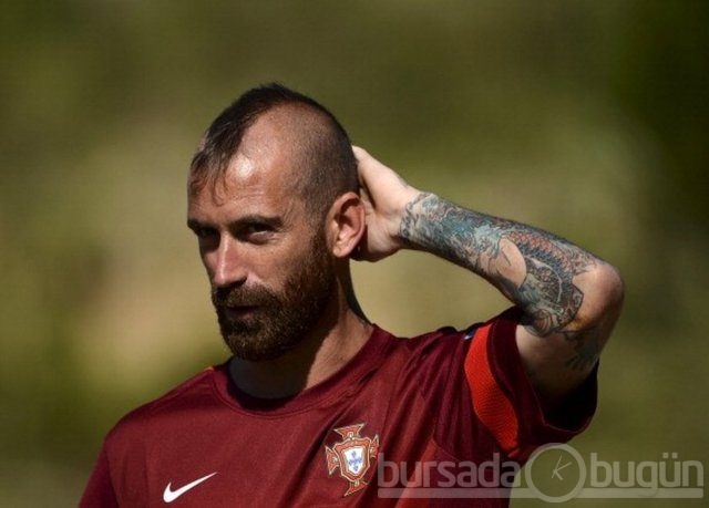 Meireles ve eşinden plajda dövme gösterisi 