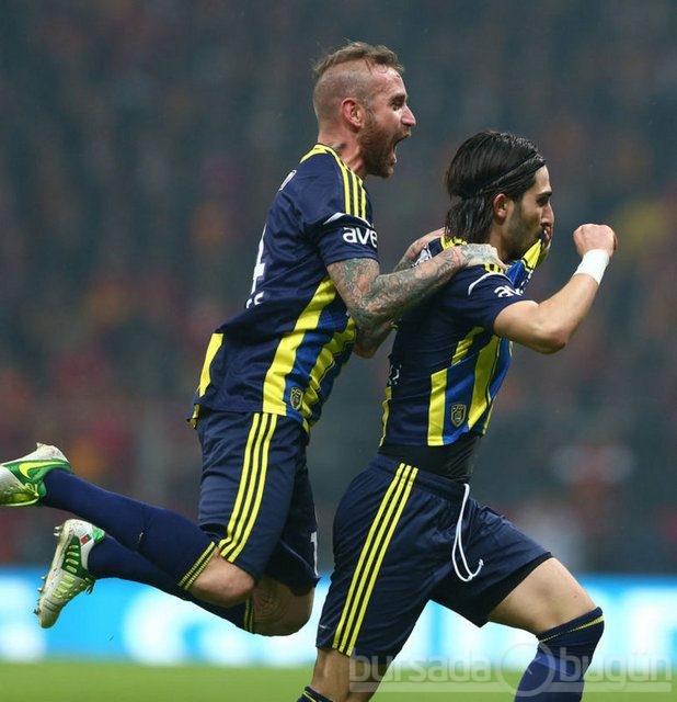 Meireles ve eşinden plajda dövme gösterisi 