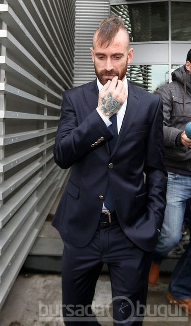 Meireles ve eşinden plajda dövme gösterisi 