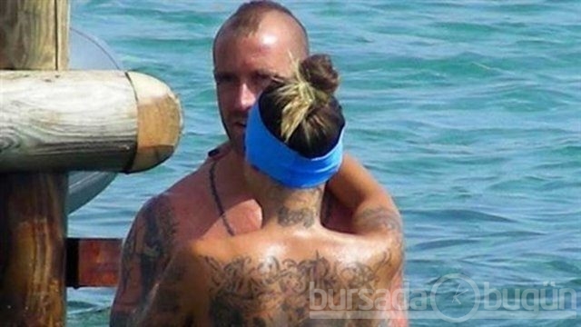 Meireles ve eşinden plajda dövme gösterisi 