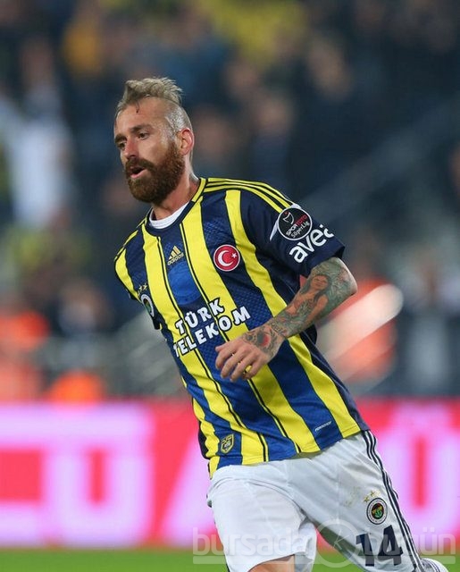 Meireles ve eşinden plajda dövme gösterisi 