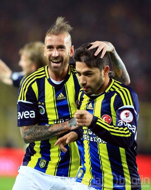 Meireles ve eşinden plajda dövme gösterisi 