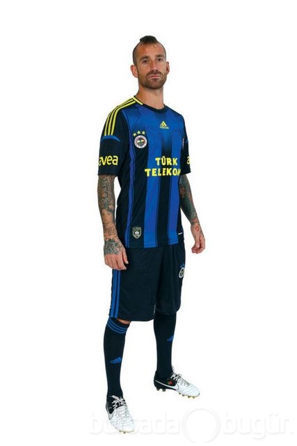 Meireles ve eşinden plajda dövme gösterisi 