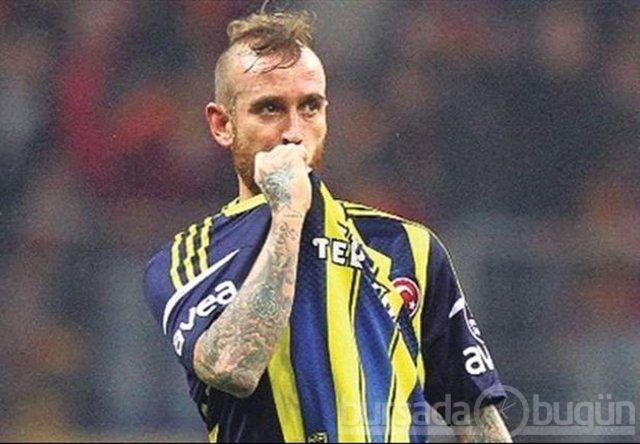 Meireles ve eşinden plajda dövme gösterisi 