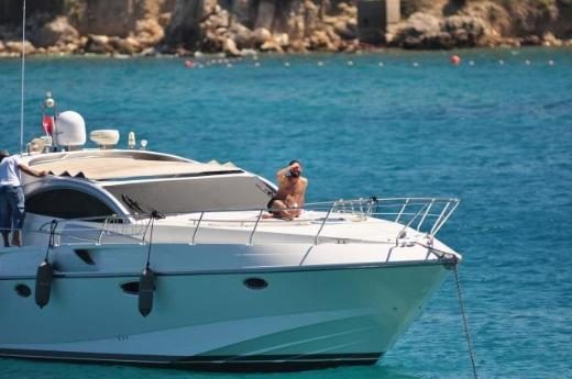 Umre'den geldi  Çeşme'ye gitti 