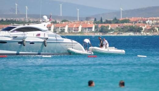 Umre'den geldi  Çeşme'ye gitti 