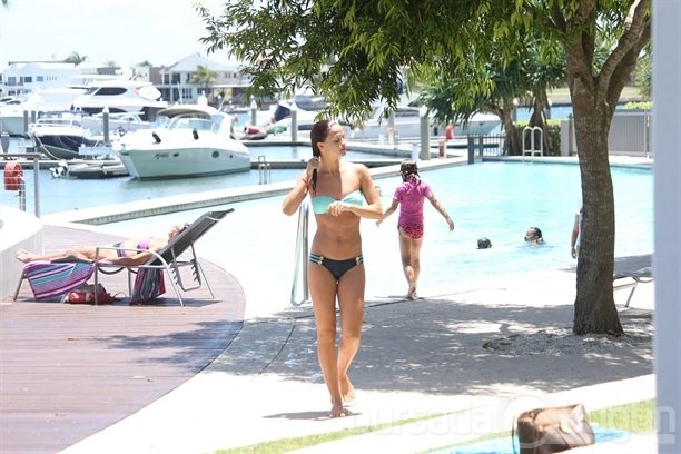 Lauren Brant'ın havuz keyfi!