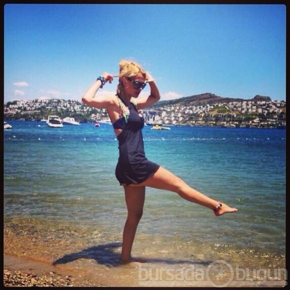 Cicişlere bikini küçük geldi
