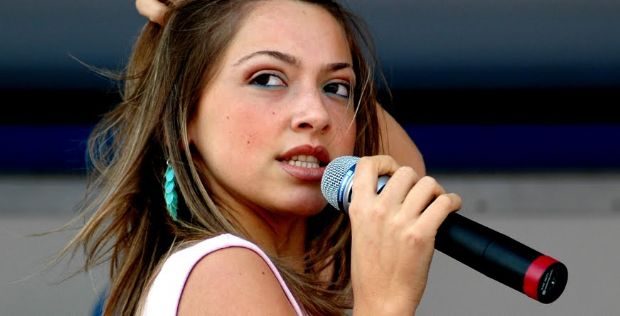 Hadise'ye sahnede şok!