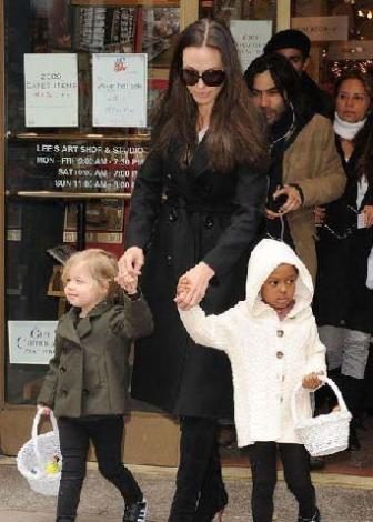 Jolie Pitt çiftinin evlatlık çocukları