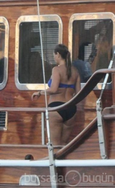 Hülya Avşar tatilde