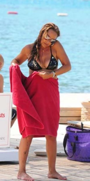 Hülya Avşar tatilde