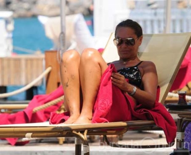 Hülya Avşar tatilde