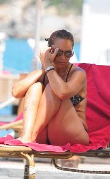 Hülya Avşar tatilde