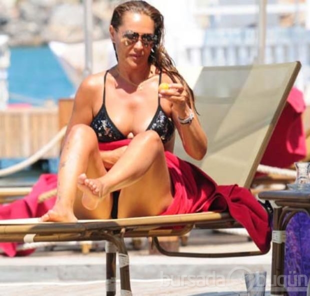 Hülya Avşar tatilde