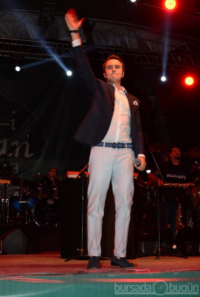 Bursa`da Mustafa Ceceli rüzgarı