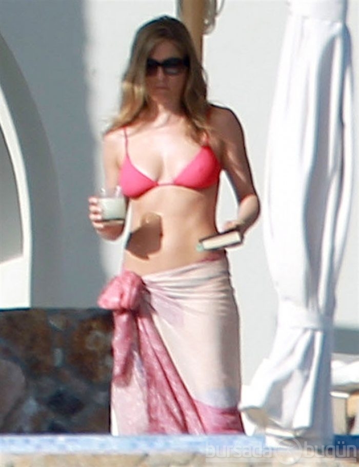 Jennifer Aniston'dan bikinili pozlar!