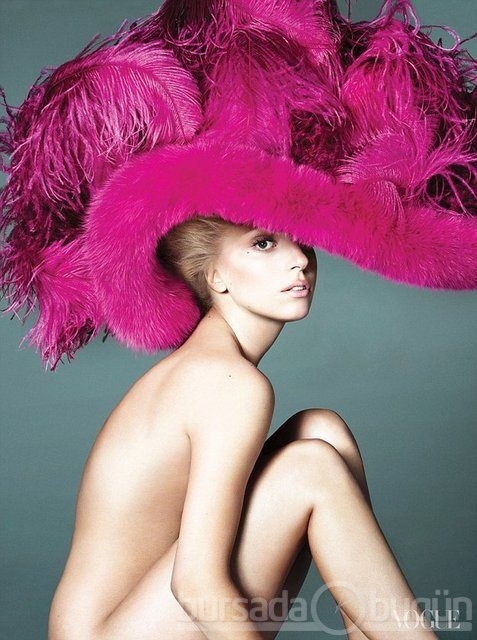 Lady Gaga soyunmayı sevdi!