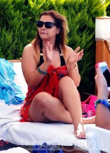 Tanyeli ve oğlu Bodrum'da denizin tadını çıkarıyor