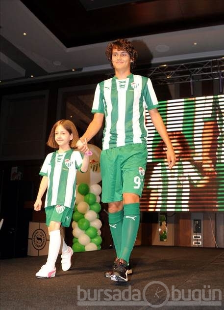 Enes Ünal sosyal medyayı salladı