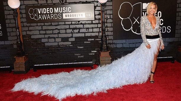 Mtv VMA ödüllerinde şıklık yarışı