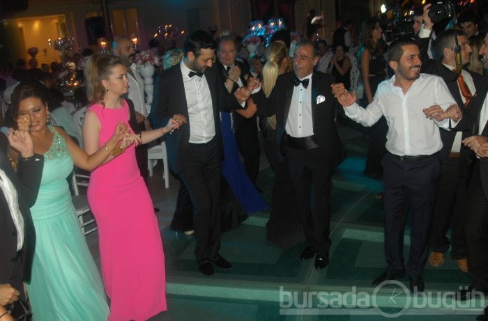 Çeçener ve Hayırlıoğlu ailelerinin mutlu günü