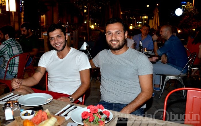 Aslıhan Kement'inThe Winston Brasserie çıkarması...