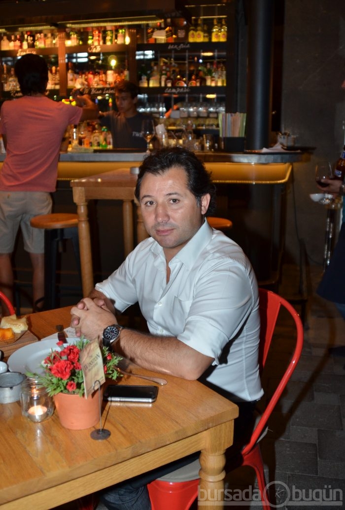Aslıhan Kement'inThe Winston Brasserie çıkarması...