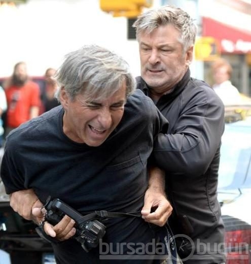Alec Baldwin gazeteciye saldırdı
