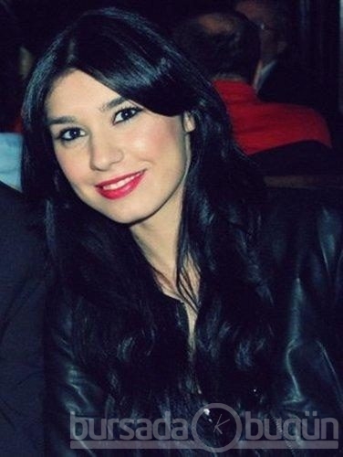 Burcu Kıratlı saçlarını kazıttı