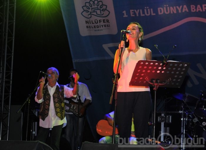 Nilüfer Dünya barışı için haykırdı