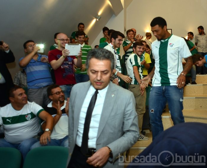 Colin Kazım gönülleri fethetti!