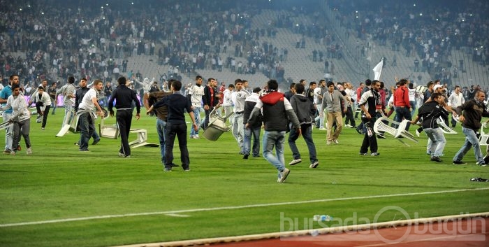Derbide olay!Beşiktaş-Galatasaray maçı tamamlanamadı