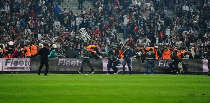 Derbide olay!Beşiktaş-Galatasaray maçı tamamlanamadı