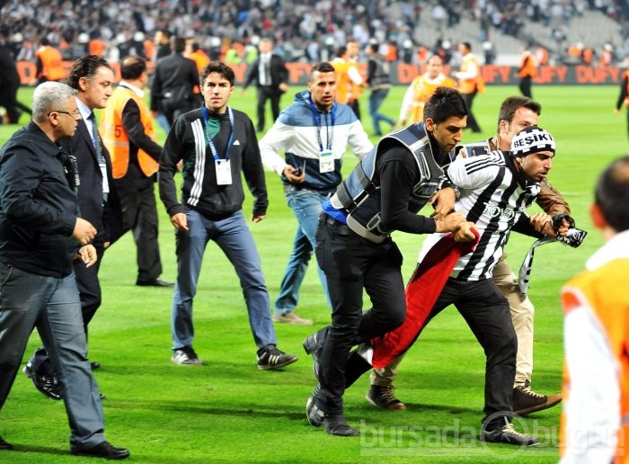 Derbide olay!Beşiktaş-Galatasaray maçı tamamlanamadı