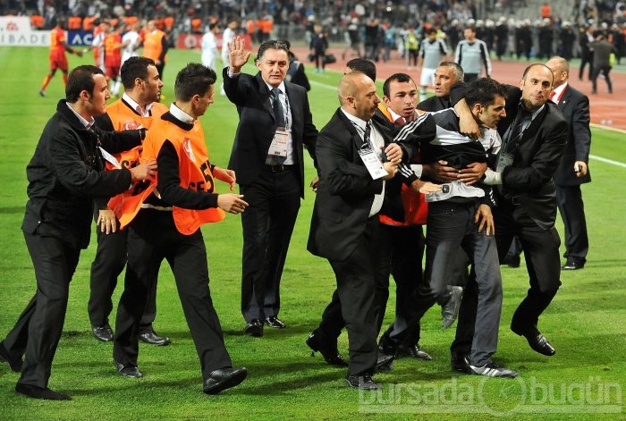 Derbide olay!Beşiktaş-Galatasaray maçı tamamlanamadı