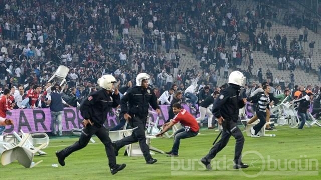 Derbide olay!Beşiktaş-Galatasaray maçı tamamlanamadı