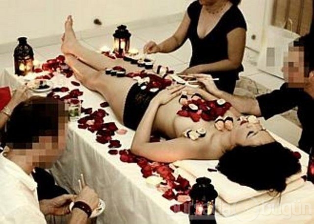 Bu kadınlar aslında yemeğin bir parçası...
