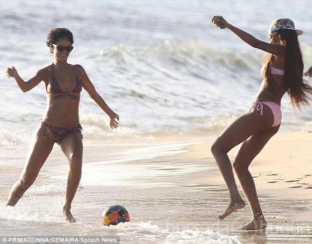Rihanna'dan çılgın pozlar