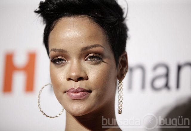 Rihanna'dan çılgın pozlar