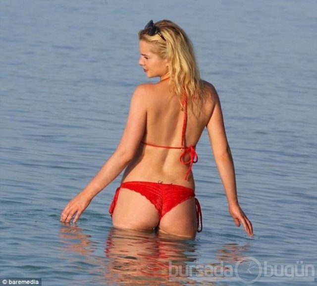 FHM 2014 takvimi için poz verdi...