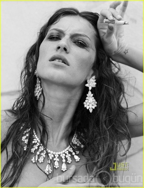 Gisele çırılçıplak