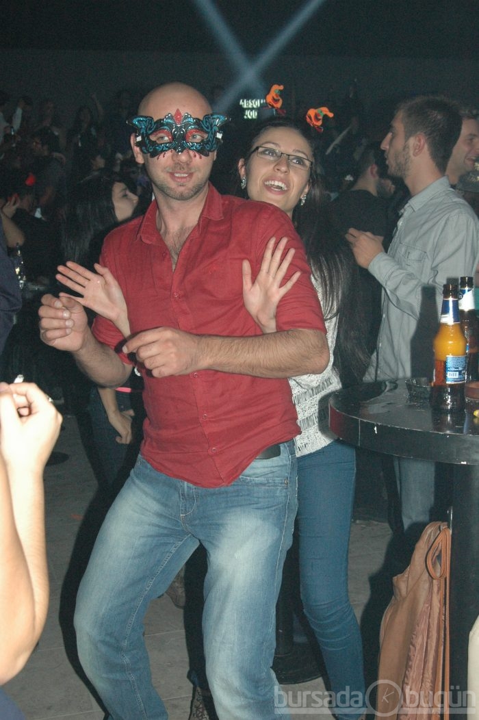 Club Cariye'yi Cadılar bastı...