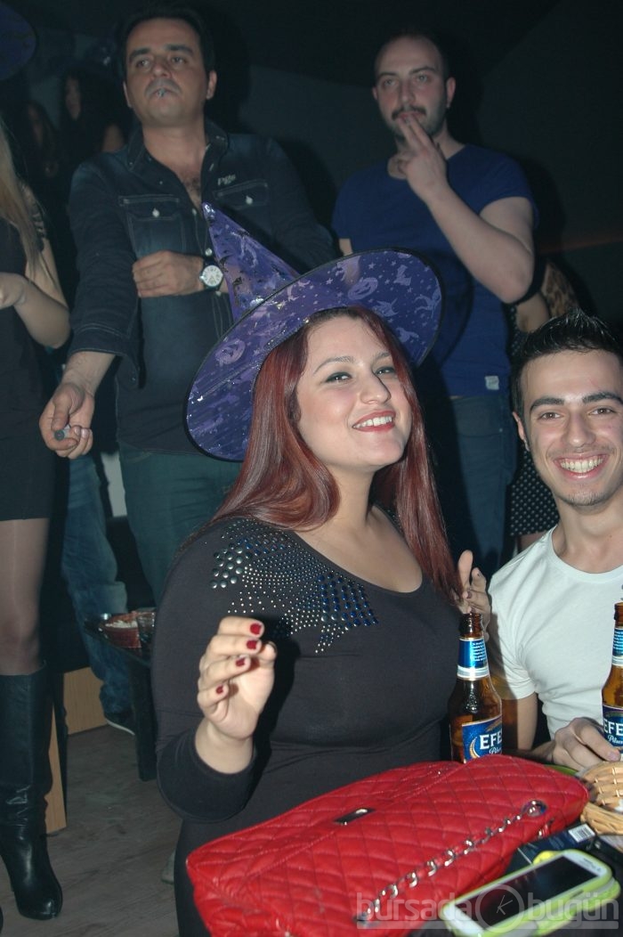 Club Cariye'yi Cadılar bastı...