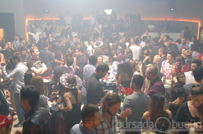Club Cariye'yi Cadılar bastı...