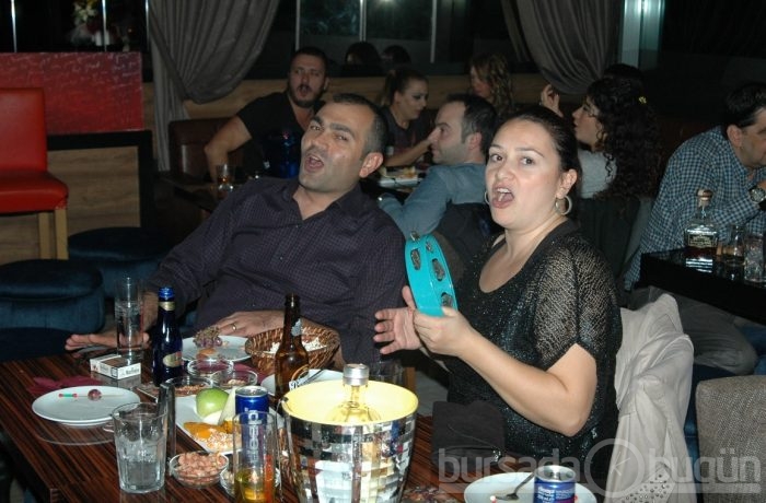 Bursalılar gecelere aktı, yer yerinden oynadı - ÖZEL HABER